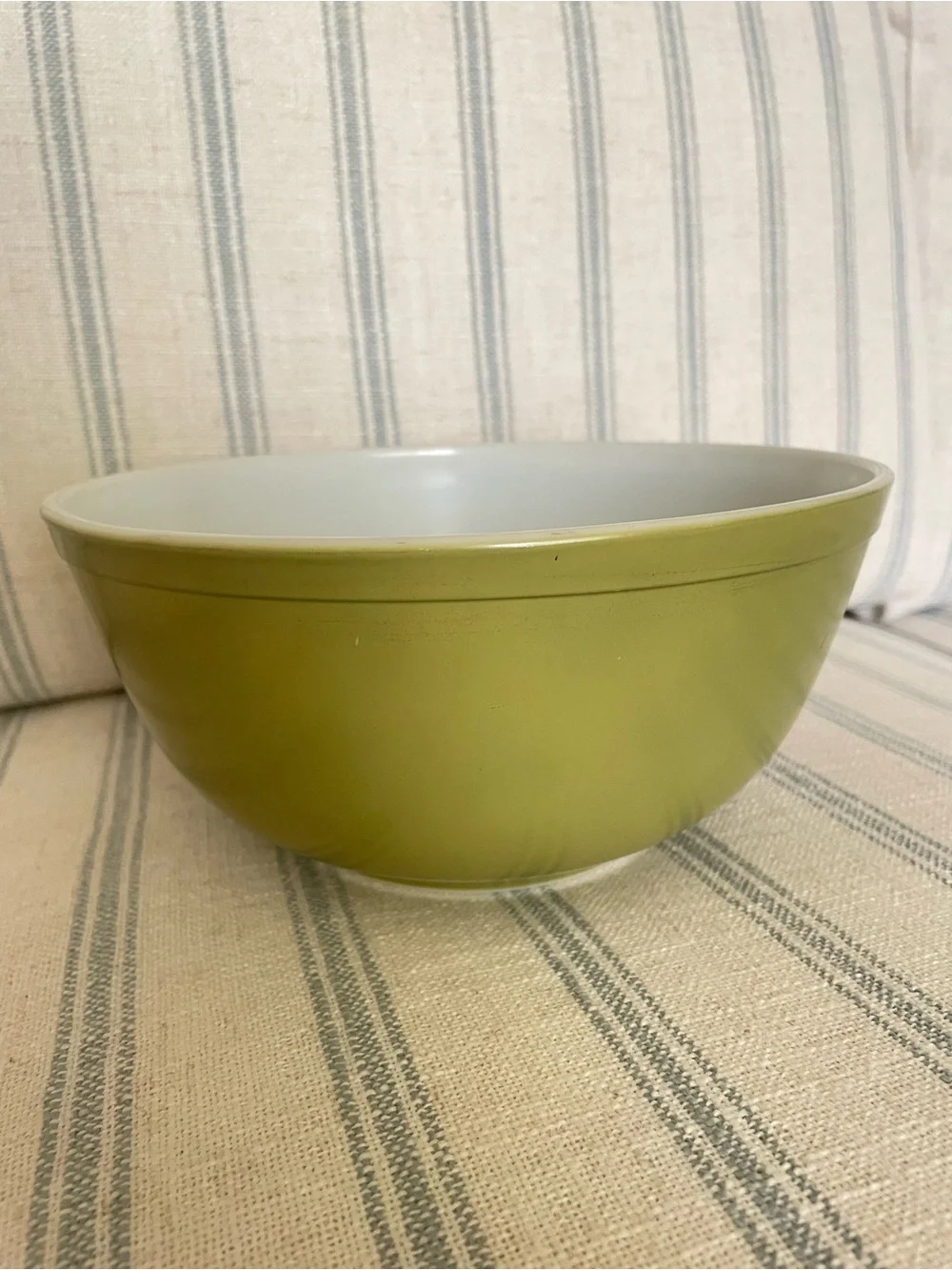 Pyrex Vintage 60s Nesting Mixing Bowls Set in Verde Avocado Green 401 402 & 403